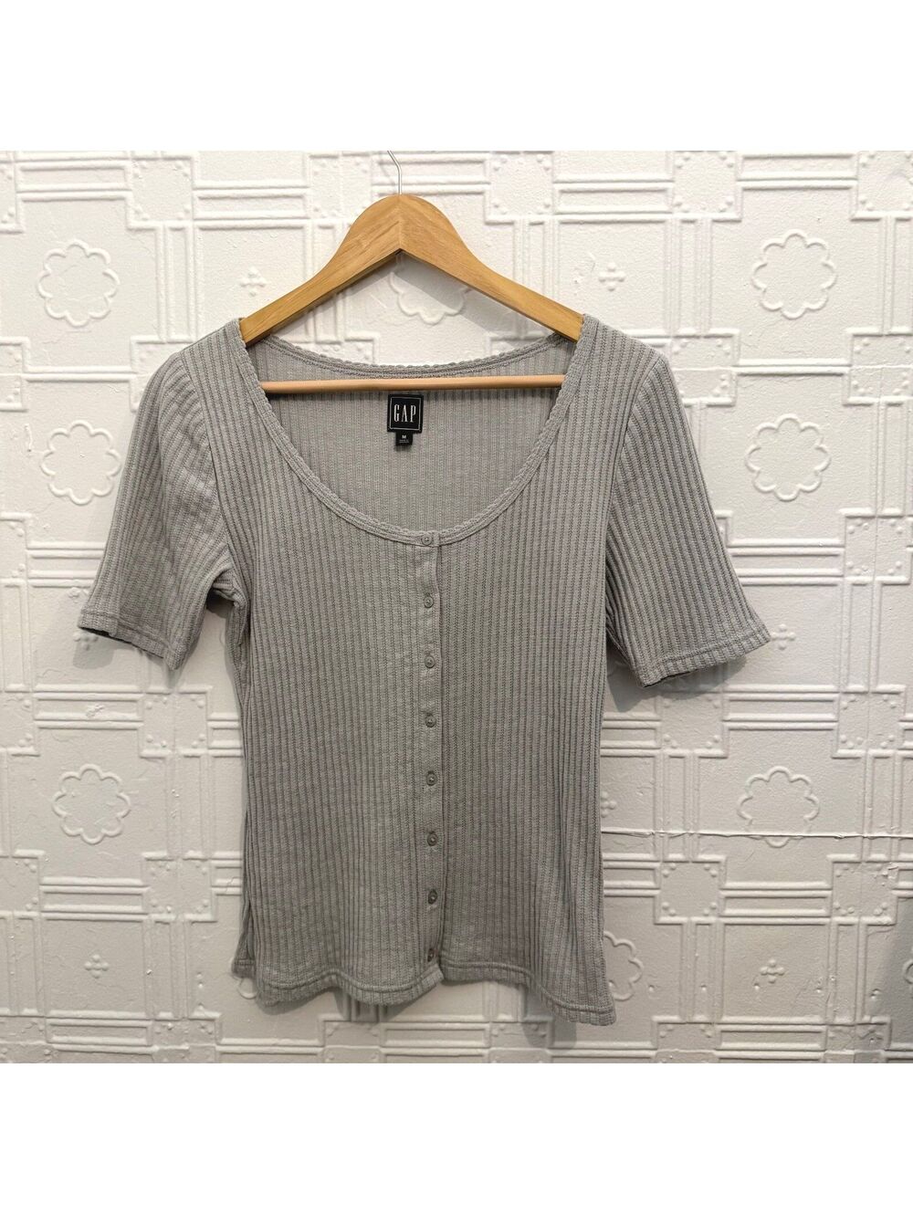 GAP Grey Ribbed Knit Short Sleeve Button Front Top Medium